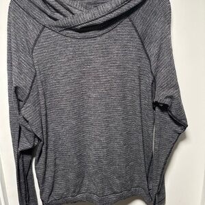 Lululemon healthy heart pullover w hood. Size 10